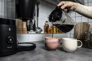 Káva je Janův ranní rituál a moc mu chutná. Proto velice oceňuje tento kávovar s funkcí blooming, který pomůže k lepšímu výsledku.