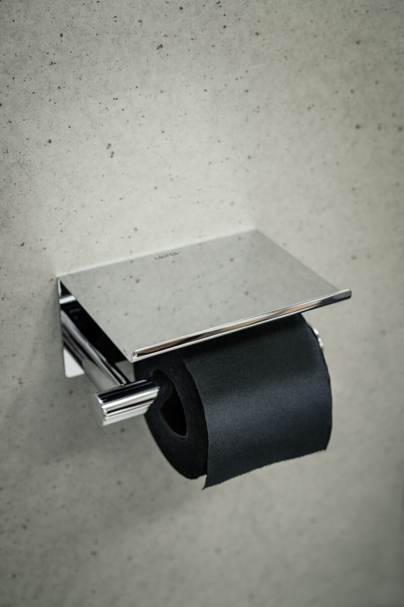 Držák toaletního papíru s poličkou