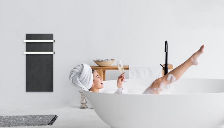 Bezrámové skleněné sálavé panely ECOSUN GS jsou krásným a komfortním zdrojem tepla v každé místnosti domu či bytu, v koupelně oceníte i praktické držáky ručníků.