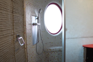 Sprcha v designu nezaostává