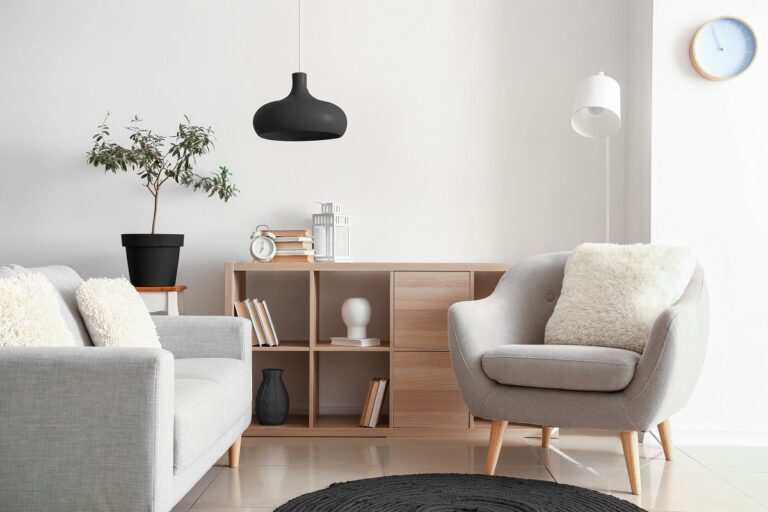 Světlý a útulný obývací pokoj v minimalistickém stylu.