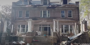 Koupili zničený dům z roku 1913 a za devět měsíců z něj udělali svůj útulný domov