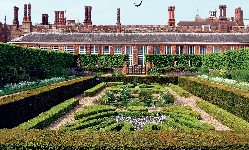 Hampton-Court_1.jpg