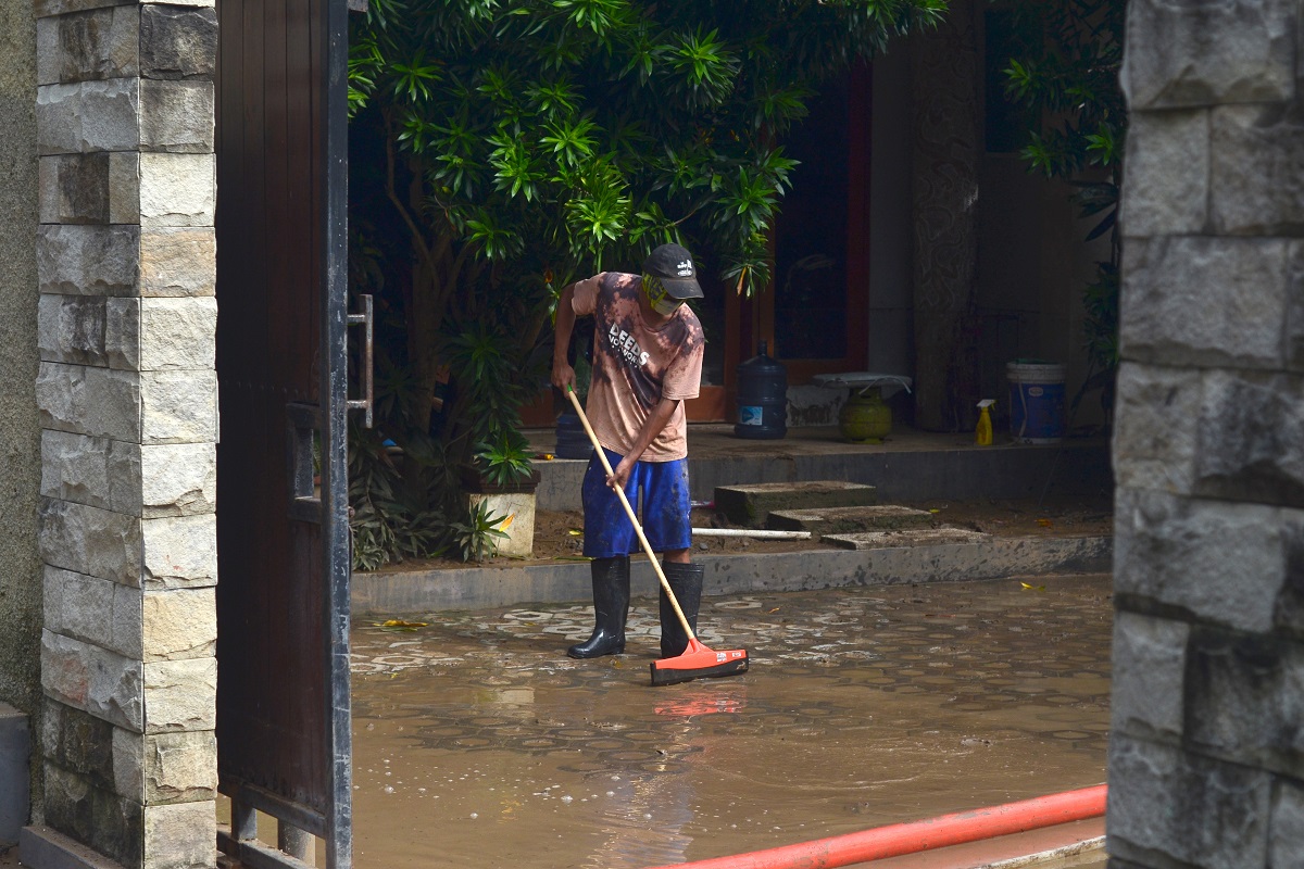 Kuta,,CenZbytky vody se můžete pokusit odstranit i ručnětral,Lombok,,Indonesia,-,February,02,2021,:,Cleaning