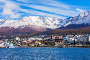 Ushuaia vypadá k nerozeznání od přístavních měst na severu Norska.