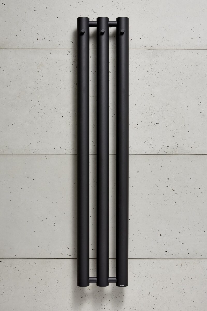 Rosendal_massive_black_structural_color_1