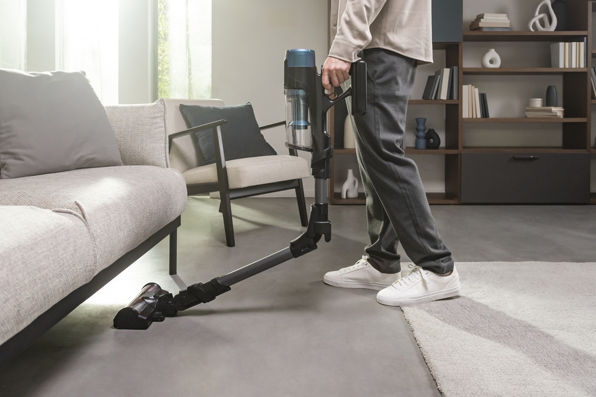 1_S vysavačem Rowenta X-Force Flex 14.80 už se nebudete muset ohýbat při vysávání pod nábytkem