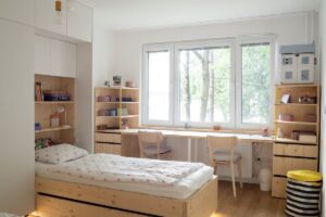 Celková premena bytu od prvých stretnutí architekta s majiteľom bytu až po finálne uloženie nábytku, trvalo vyše roka.