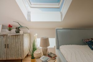 VELUX ACTIVE střešní okna domu otvírá, zavírá i zastiňuje