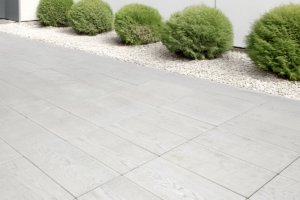 Když beton získá duši dřeva: Objevte krásu dlažby TIMBER