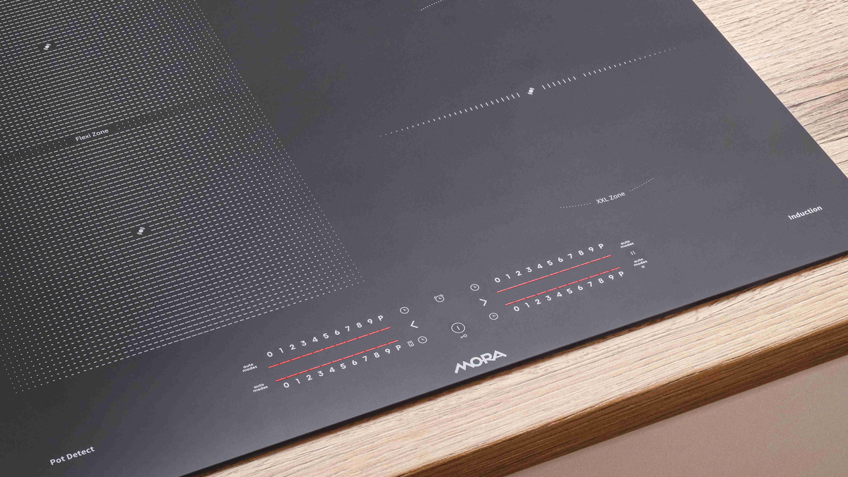 detail na ovládací displej indukční varní desky