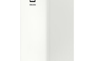 Vnitřní jednotka tepelného čerpadla STIEBEL ELTRON WPE-I 12, samostatný produktový snímek na bílém pozadí.