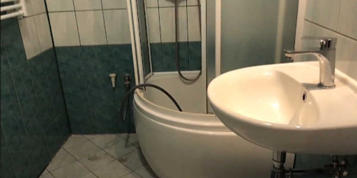 Stará retro koupelna před rekonstrukcí.