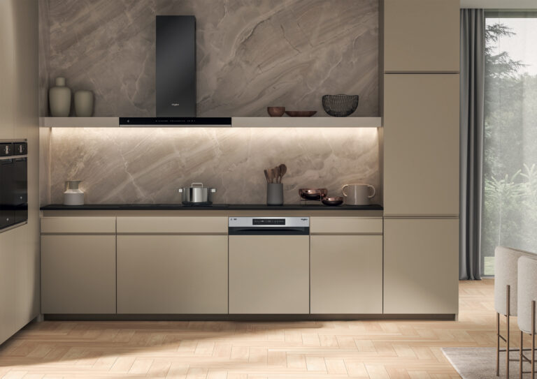 Moderní myčky nádobí nabízejí až o 10 % více prostoru, než jsme zvyklí. Jsou vybaveny i speciální technologií pro lepší sušení či speciálními tryskami PowerClean Pro, které si poradí i s tou nejodolnější špínou.