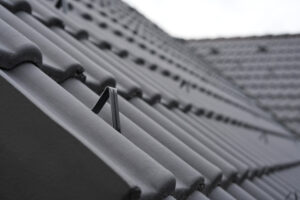 Jakmile je střešní krytina zkontrolovaná zvenčí, je vhodné zaměřit se i na samotný krov.