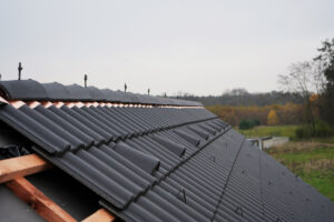 Při rekonstrukci střechy či u novostavby je vhodné počítat s instalací protisněhových prvků.