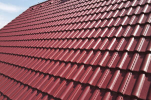 Detail-střešní-krytiny-Beta-Briliant-v-barvě-višňové