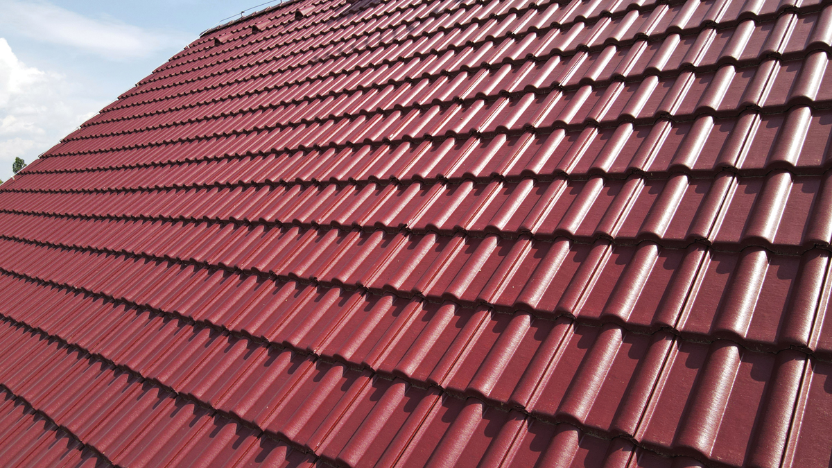 Detail-střešní-krytiny-Beta-Briliant-v-barvě-višňové