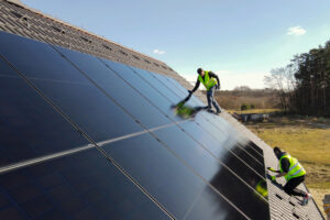 Fotovoltaické-panely-na-střešní-krytině-KM-Beta