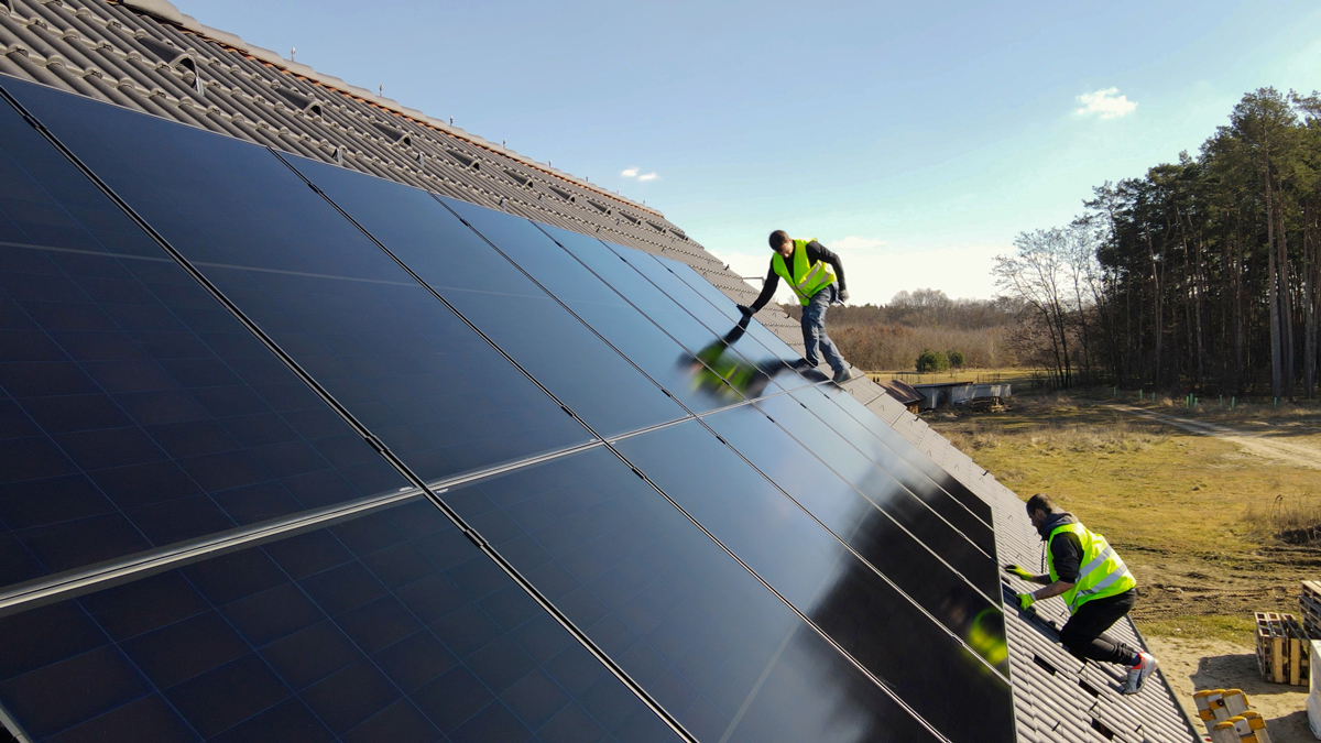 Fotovoltaické-panely-na-střešní-krytině-KM-Beta