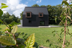 Studie přinesla zajímavý výsledek: Cihlový dům je ekologičtější než dřevostavba