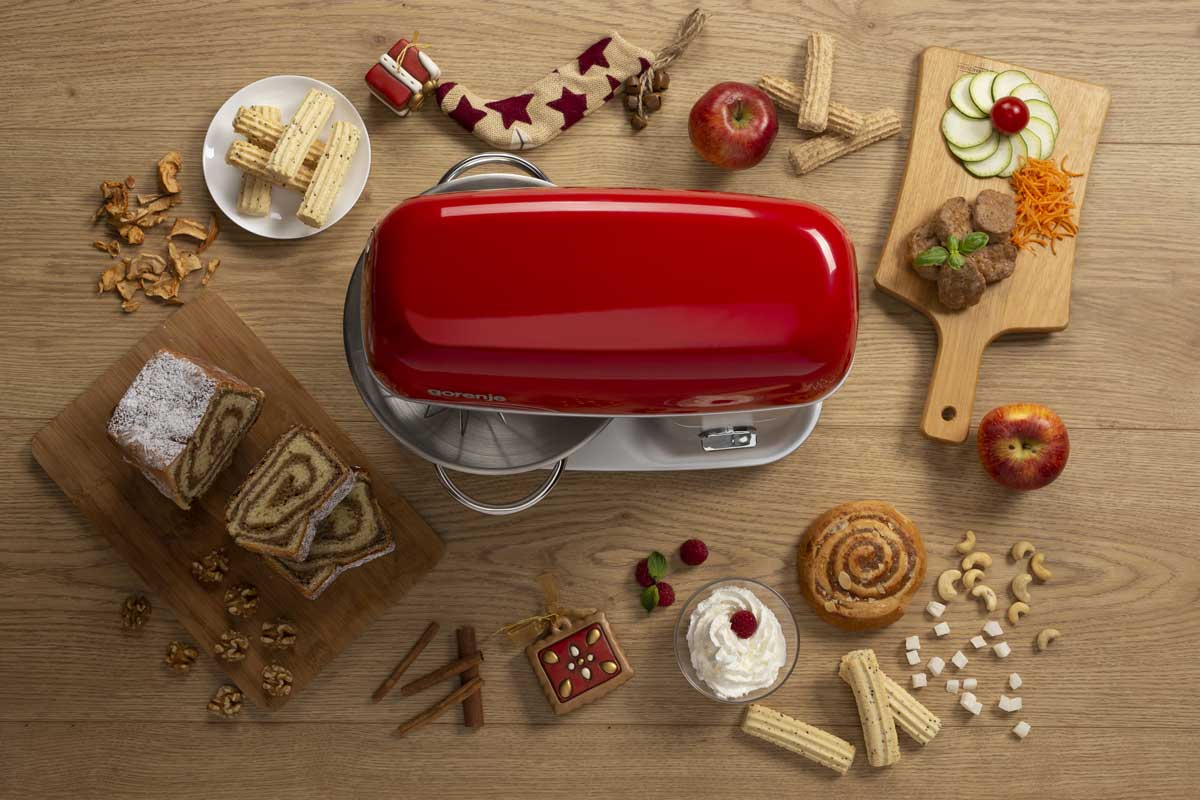 Gorenje_kitchen_machine_mmc1000rlr_top_down