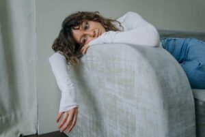 Když se doma necítíte „jako doma“. Jednoduché a levné triky, které vrátí interiéru život