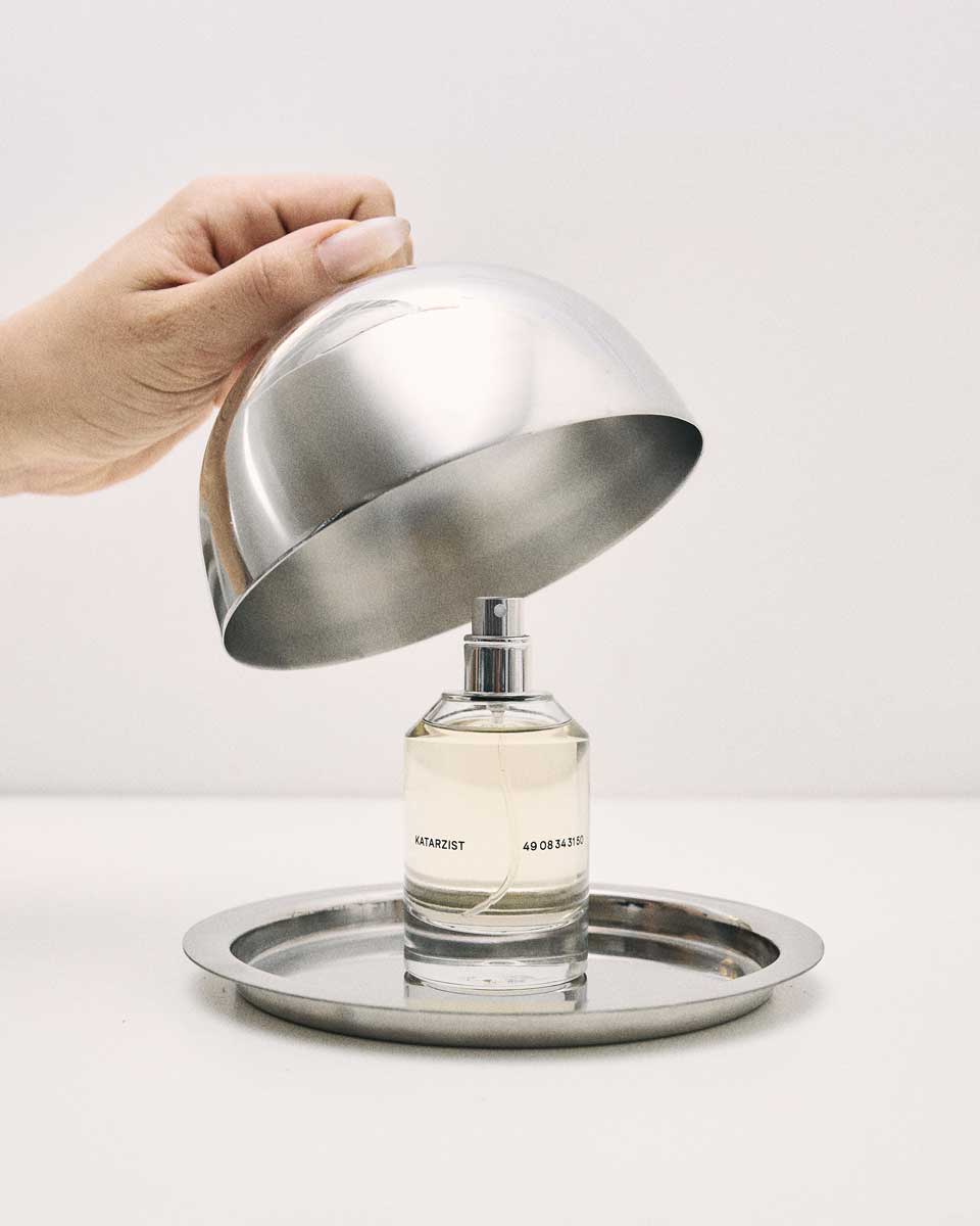 1× Parfém Katarzist 50 ml Turecká růže, kůže a oud vytvářejí kompozici, která působí současně hřejivě i nekompromisně, ORACULUM