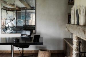 Pracovni_stul_u_krbu