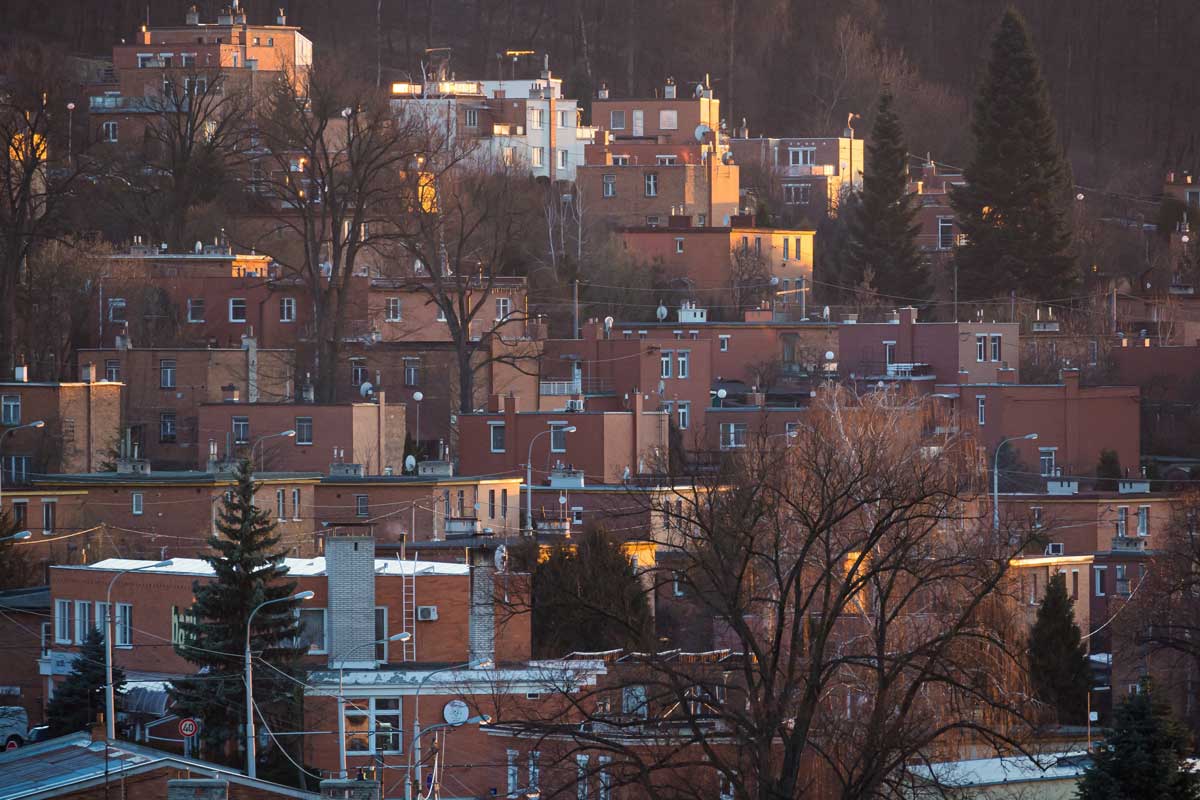 Baťovské čtvrti ve Zlíně s typickými cihlovými domky, které představují urbanistickou vizi společnosti Baťa.