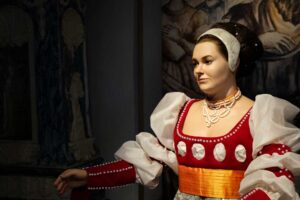 Historické kostýmy z pohádky Tři oříšky pro Popelku vystavené na zámku Moritzburg