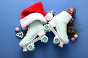 Tradiční vánoční bruslení ve Venezuele kdy lidé na Štědrý den vyrážejí na kolečkových bruslích do kostela