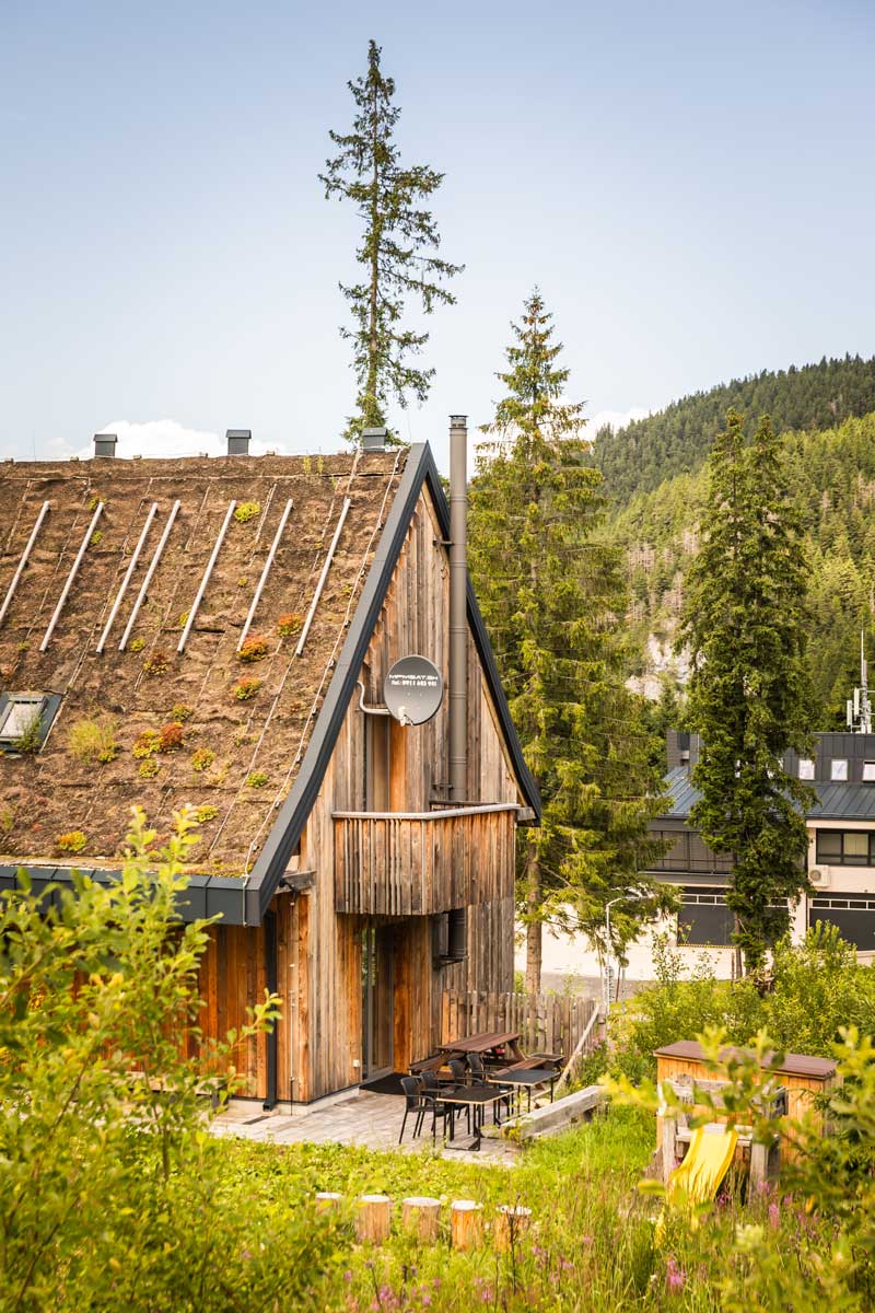Horská chata s terasou a venkovním posezením