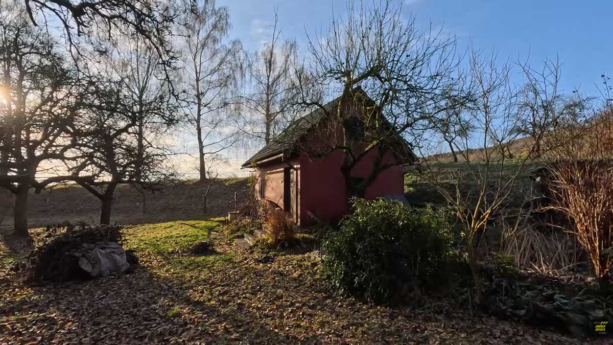 Místo Popelčina domečku v krajině dnes