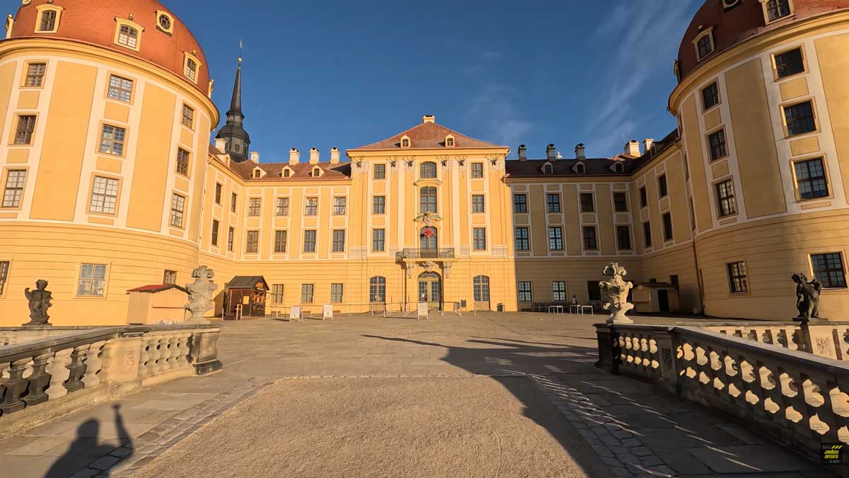 Nádvoří zámku Moritzburg dnes