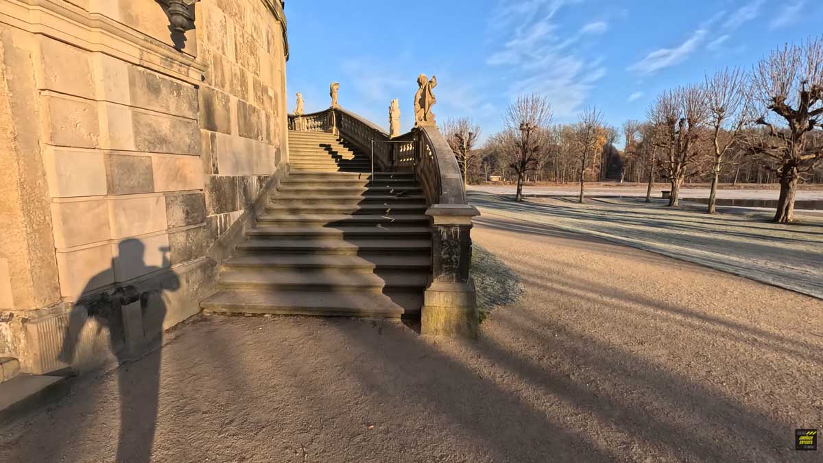 Monumentální schodiště zámku Moritzburg v Sasku