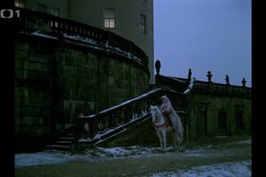 Popelka s Juráškem pod schodištěm zámku Moritzburg ve filmu