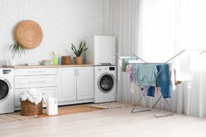 Sušení prádla v interiéru jako přirozený způsob zvýšení vlhkosti vzduchu v bytě