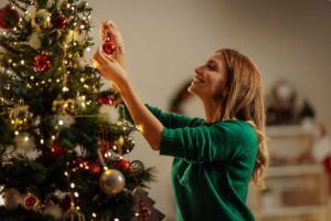 Jedna ozdoba navíc a je po atmosféře. Proč méně v zimní výzdobě funguje víc