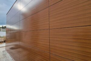 Provětrávaná-fasáda-AVG-z-dřevodekoru-na-rodinném-domě