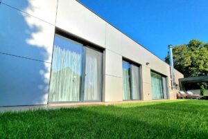 Provětrávaná-fasáda-na-rodinném-domě-od-AVG