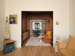 Dětské kresby na stěnách ponechali jako vzpomínky. Rekonstrukce domu nemusí znamenat zničení všeho starého