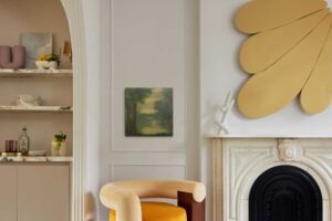 Designové křeslo jako výrazný akcent v interiéru