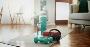 Cvičební kout doma: tipy na pár metrů čtverečních, které změní víc než permanentka do fitka