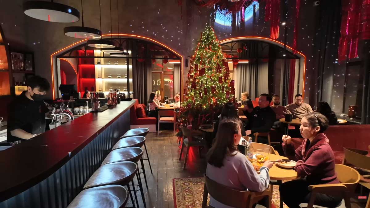 Kavárna v centru Jakutska slouží jako útočiště před zimou a místo setkávání místních.