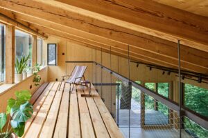 Odpočinkový kout na galerii ateliéru Domu Medník