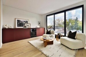 Celkový pohled na oddechovou zónu s propojením interiéru a exteriéru