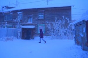 Starší čtvrť Jakutska ukazuje tradiční způsob bydlení přizpůsobený permafrostu.