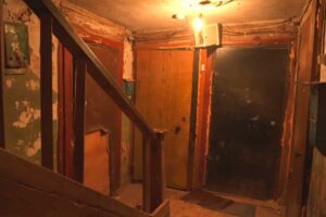 Starší obývaný dům v Jakutsku dokládá život v podmínkách permafrostu a mrazu.