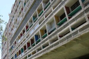 Cité Radieuse v Marseille, experimentální obytný dům navržený Le Corbusierem.